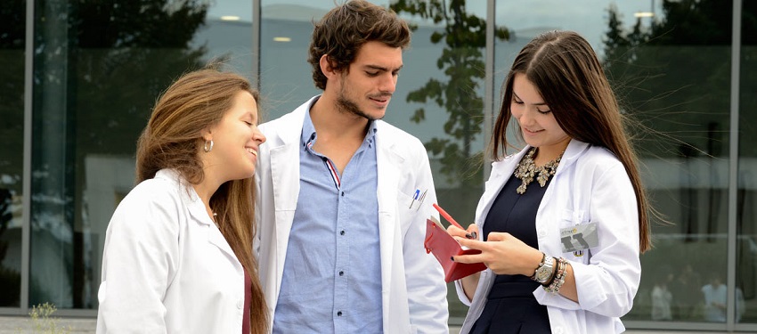 تحصیل پزشکی در پرتغال به چه زبان‌هایی میسر است؟